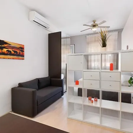 Apartment Centre - 5min From Bgy Airport, Wifi, Ac *